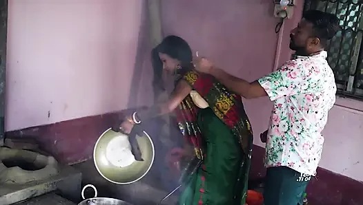 Step son ke samne hi uski step mother ko chod diya