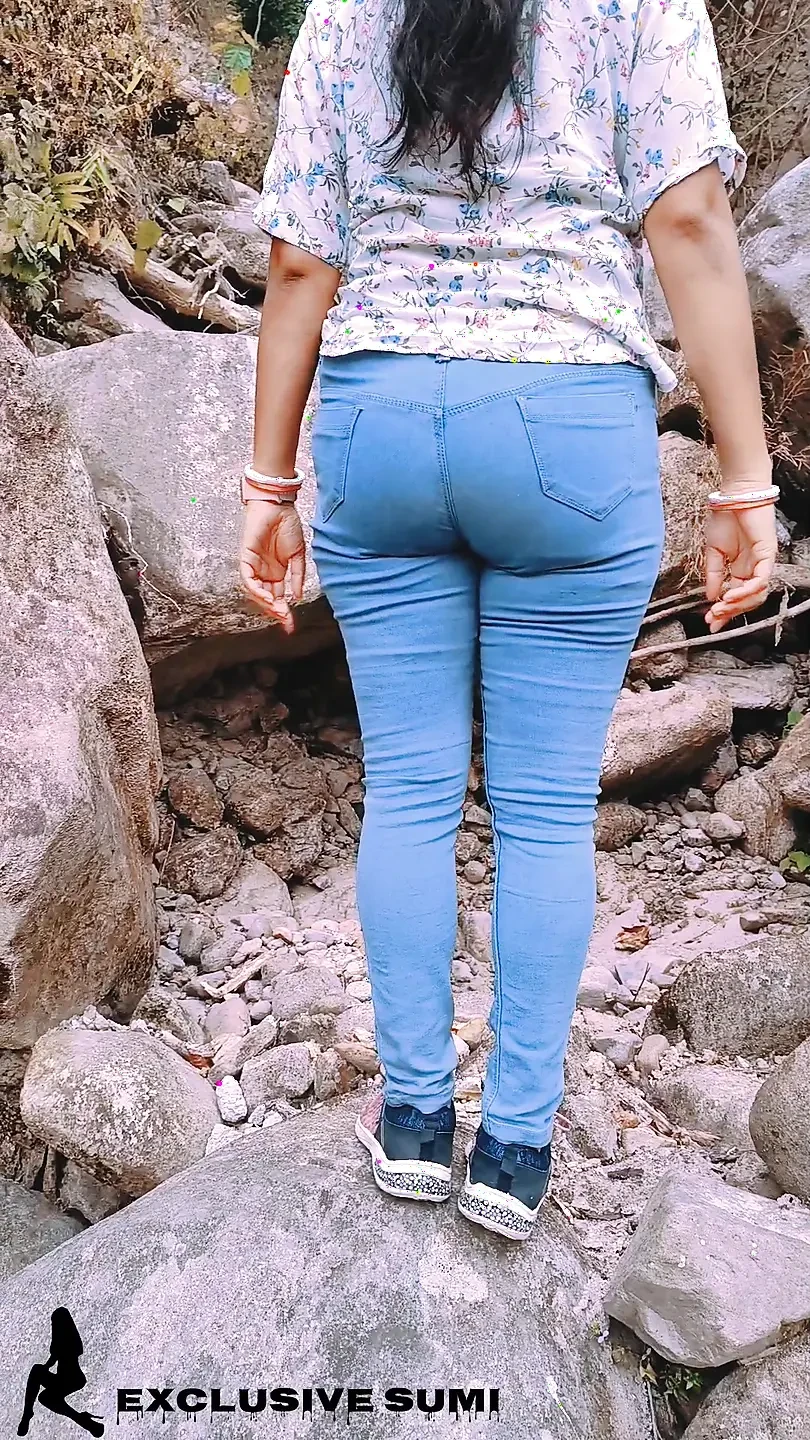 Bengali bhabi ko pahar ki jungle pe le ke chod diya. Taken to hill jungle and fucked hard