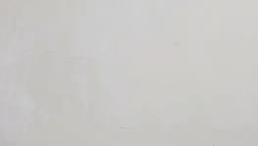 Endonezyalı kız dans ederken ve vücudunu sergilerken en son saten eteğini deniyor