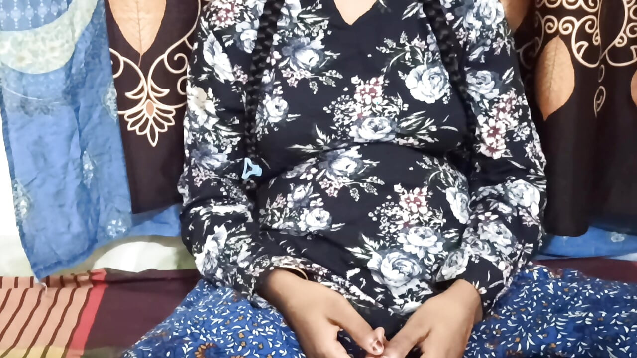 دختر مدرسه ای دسی زیبا که با برادر ناتنی مسلمان سکس می کند، انگشت کوچیک تو