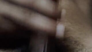 Non - arrêt de la branlette pour un puceau adolescent hétéro de 6 min en train de se masturber devant une jeune femme excitée montrant sa chatte