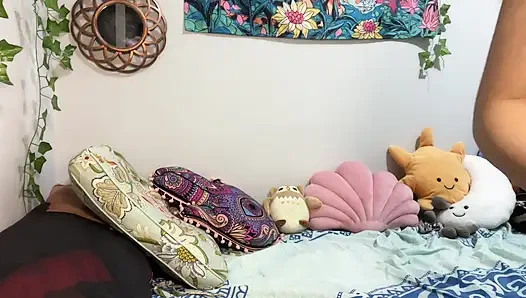 Breakfast with the hairy pussy goddess