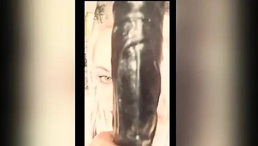 Kız arkadaşına bir grup zengin adamın porno fahişesi olduğun için 5 milyon teklif edildi