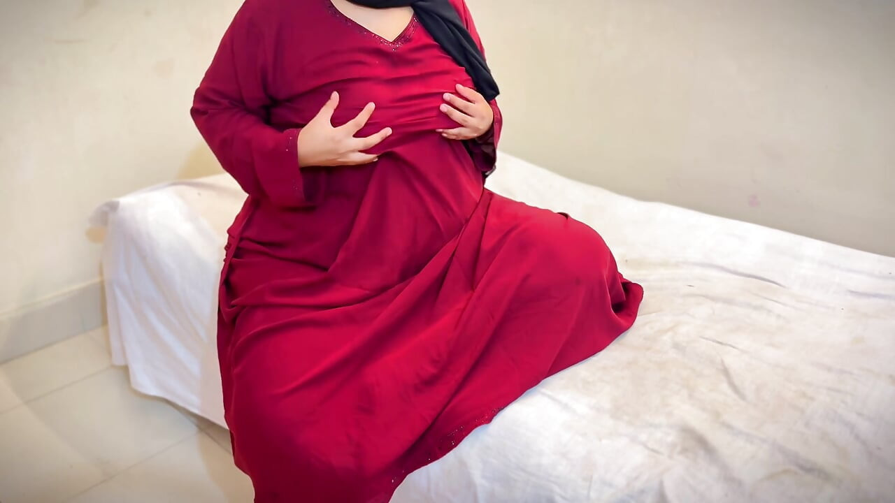 Jestem 20-letnia arabska muzułmańska BBW gorąca dziewczyna, Czy u pieprzyć mnie proszę? Moich rodziców nie ma dziś w domu