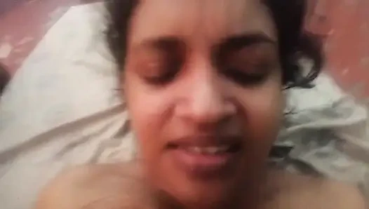 Lihat gimana ibu tiriku datang untuk ngentot