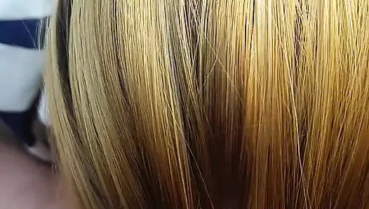 Качели и сосание на улице