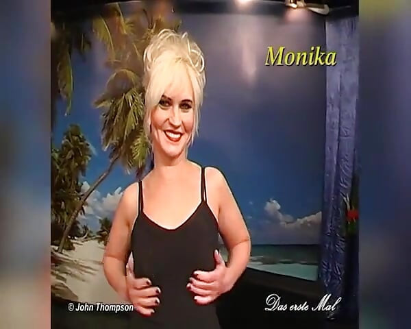 Blonde MILF Fists Wet Pussy, Fingers Ass and Squirts Like a Slut