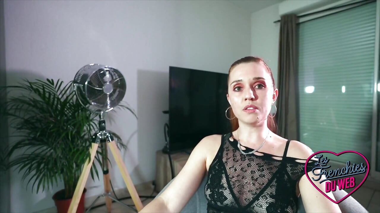 Kira recebe duplo sexo vaginal pela primeira vez