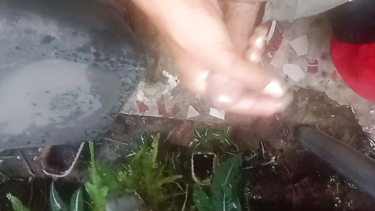 I Play My Cock Outside the house before I pee