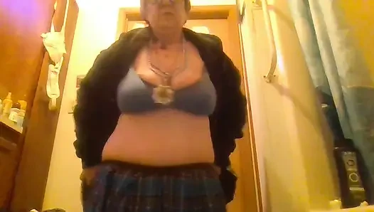Stripping Tease Yoga Flash Pussy
