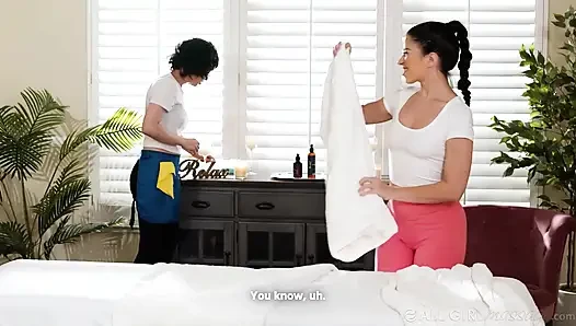 ALL GIRL MASSAGE - Olive Glass Alex Coal'dan şehvetli masaj alıyor ve sonra amcık yalama iyiliğini geri döndürüyor