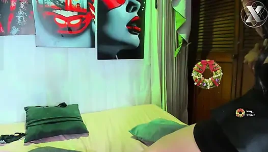 Menjilati Klitoris Dengan Vibrator Di Vagina: Stimulasi Lesbian Ganda