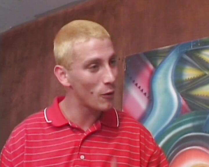 בלונדינית צרפתייה מהממת אוכלת זרע אחרי חבטות אנאליות קשות