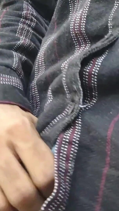 Trenutak koji morate vidjeti iz "Indian Desi Boy outdoor CumShort Masterbation"