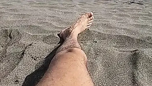 Herkesin görmesi için çıplak plajda mastürbasyon