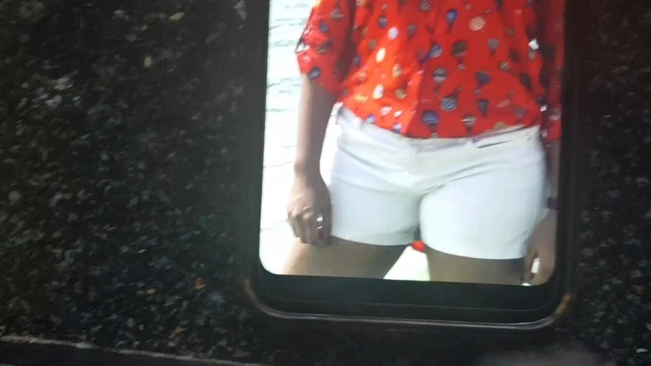 Ζήτησε φόρο τιμής για μια καυτή milf από τη Νότια Ινδία