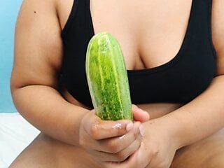 Bidhaba aunty sex with big cucumber