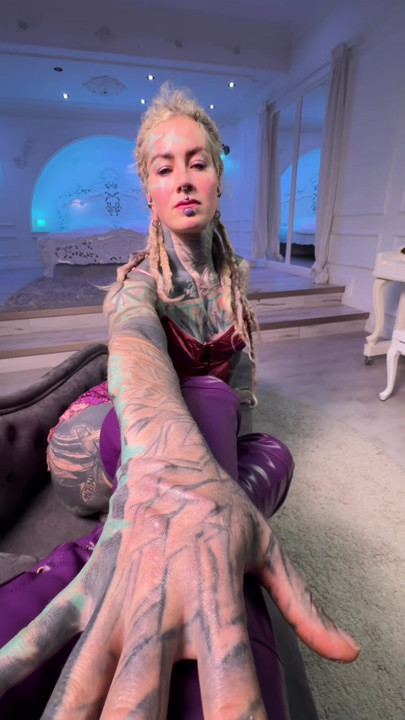 Do you like my overknee high heels?
I got more, view my page now