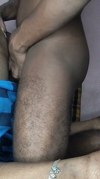 Desi Bhabhi ki Gang Marli Bohat Majese  Raat Me | Clip 1