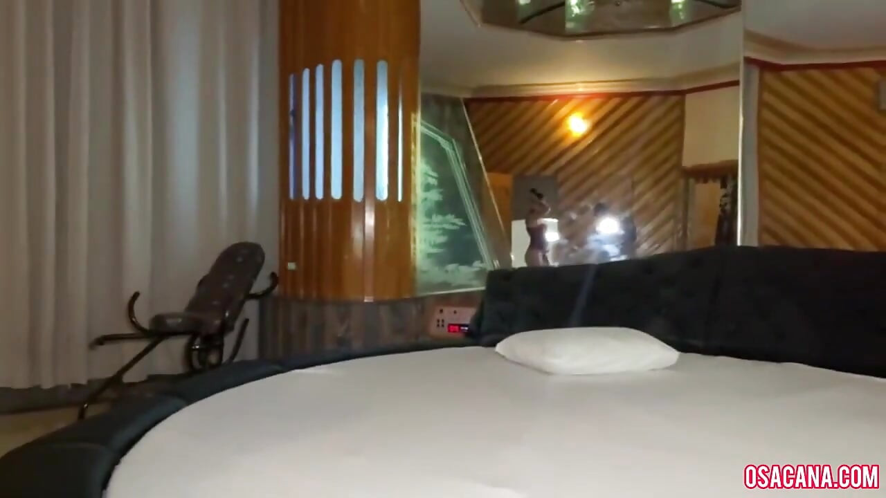 Tânără albă toată excitată