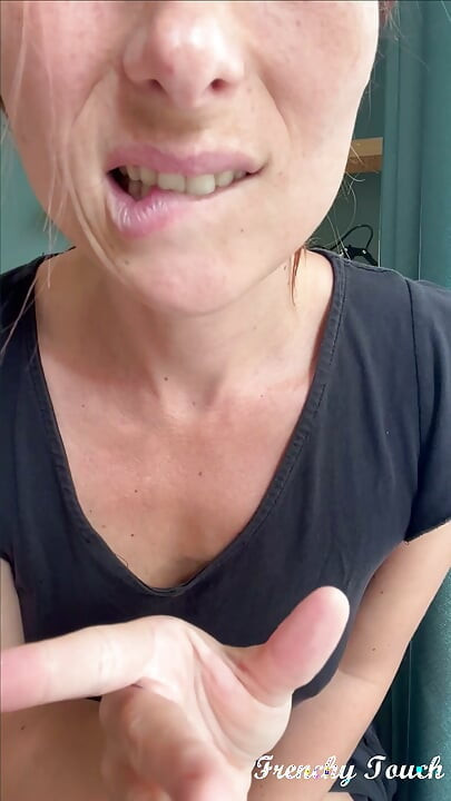 A small appointment with your sex therapist that ends up in her mouth...