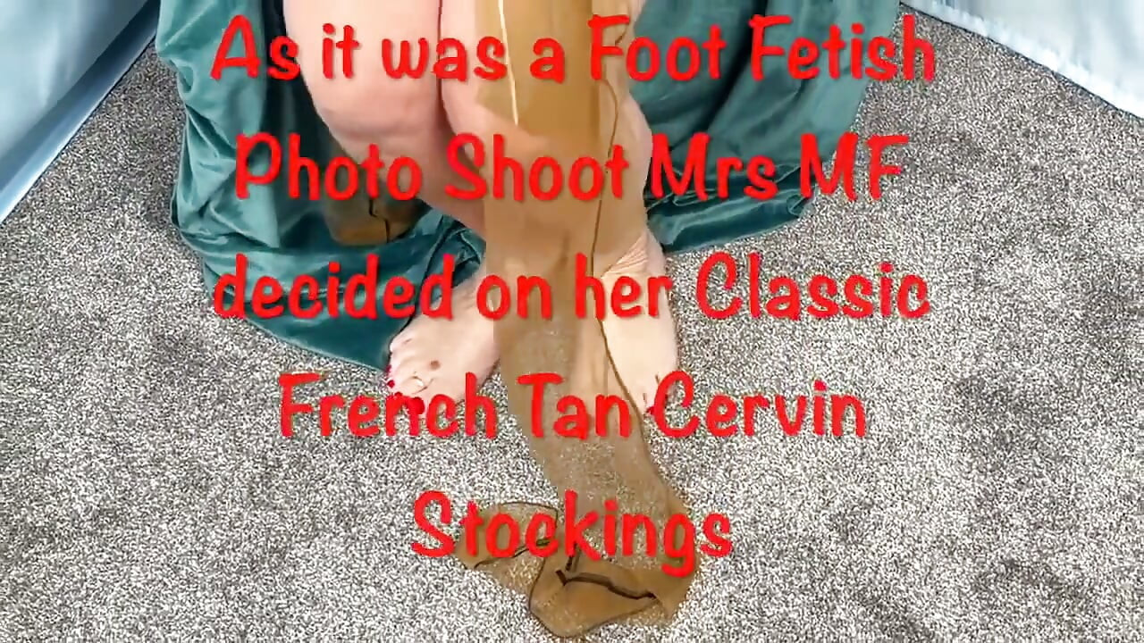 Mrs Mature Feet Agrees to Do a Photoshoot Part 1. 540