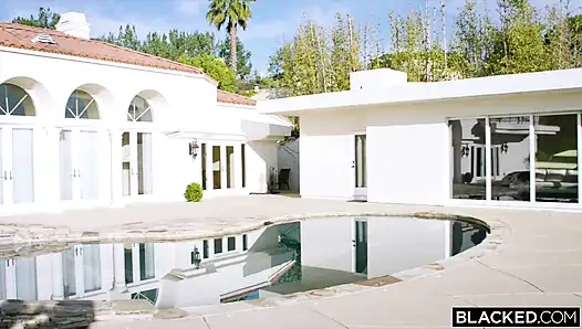 Bu iki zengin evli kadın her gün büyük zenci istiyor