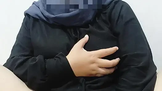 Красивая сестра в хиджабе