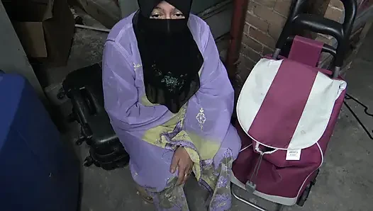 Suriyeli mülteci Alman adam tarafından yakalandı ve sikildi - blasend und ficken