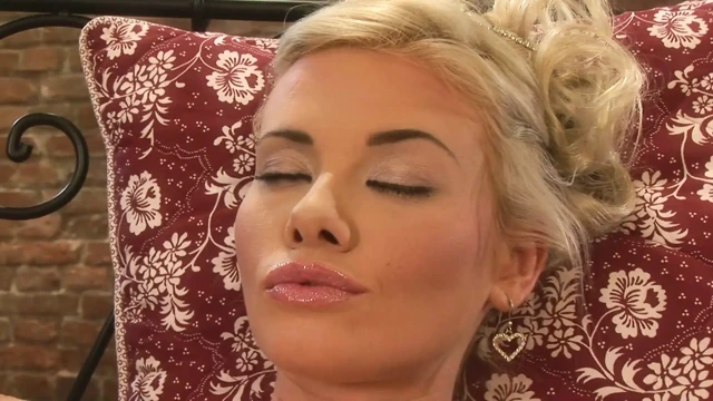 Heavy screwed camel toe of randy youngster fuckhole looks small full of facial