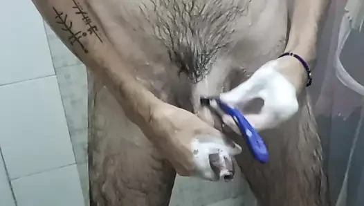 Beni banyo yapıyor