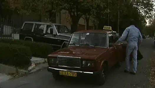 Güzel Alman bebek yüze boşalmadan önce götünü siktiriyor