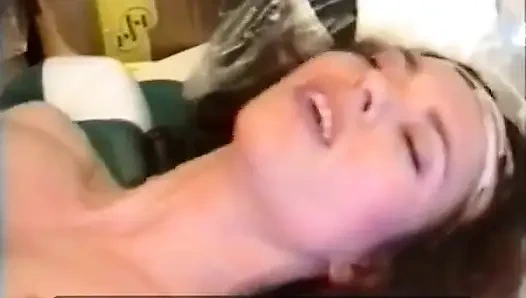 Perjalanan taksi yang berakhir dengan seks threesome hot