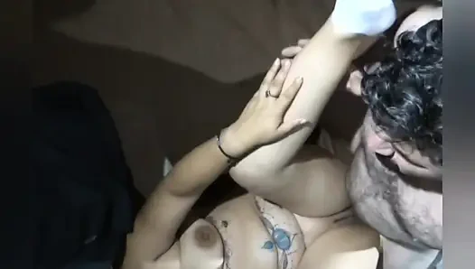 Cewek dewasa tukang selingkuh minta dientot sama kontol tetangga