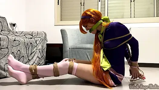 Связанная Дама Daphne Blake