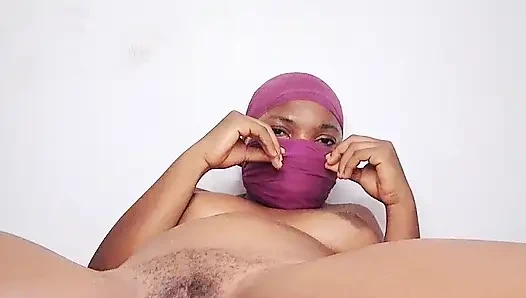 Sıkı pembe amcığıma mastürbasyon yapıp orgazm oluyorum