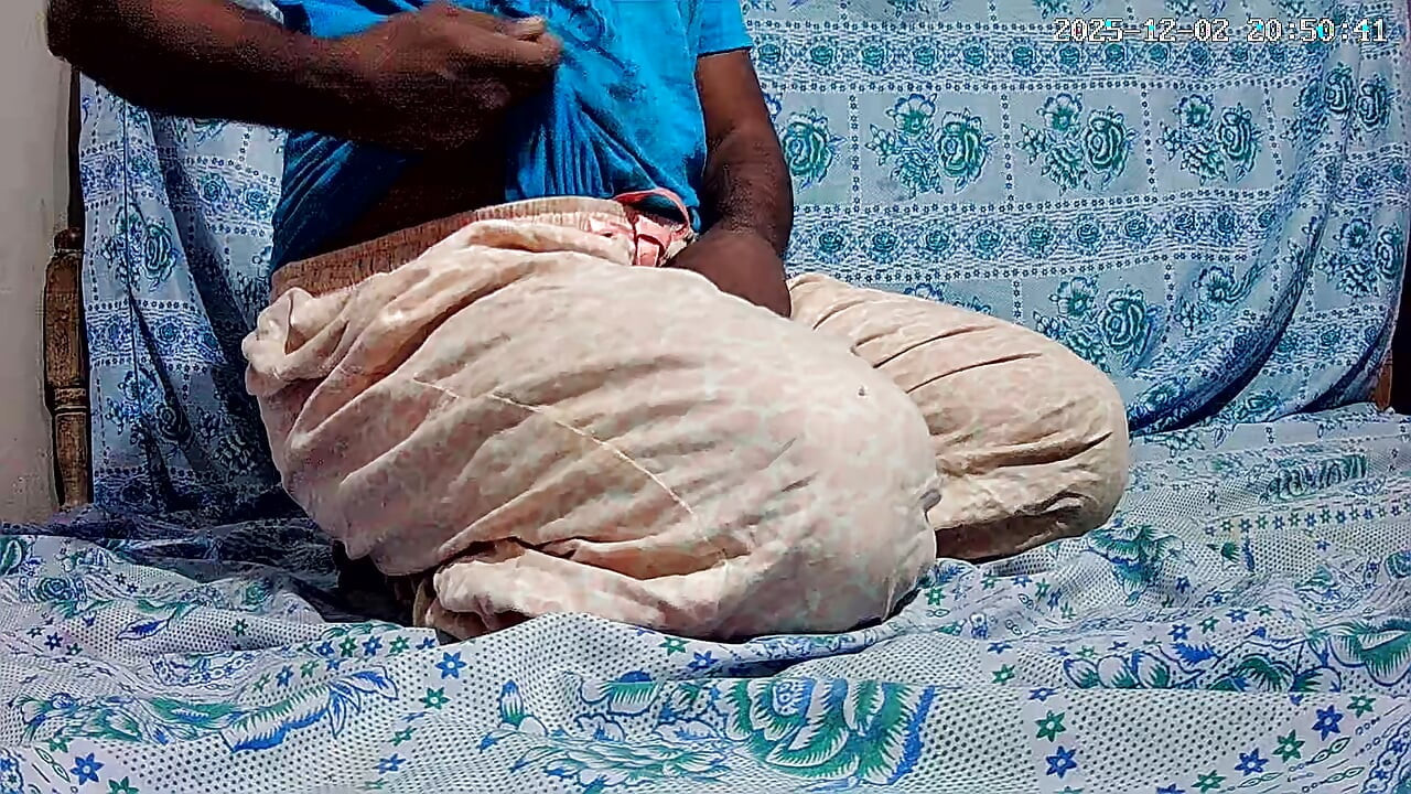 Un garçon dasi indien branle dans la chambre 287554