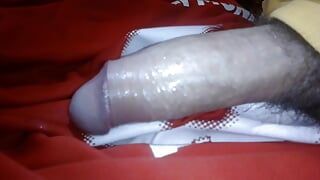 Jeune porno colombien avec un gros pénis plein de lait