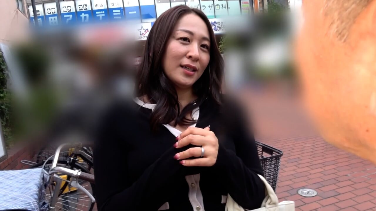 A142F01 Picking up a thrilling mature woman in a local shopping street! The more ordinary housewives get more satisfied, rolling their eyes and going wild with their mature bodies!