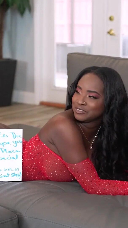 FreeUse MILF - MYLF Hosts Offer Their Free Use Pleasure Holes in Exchange for 5 Star Reviews | Clip 1