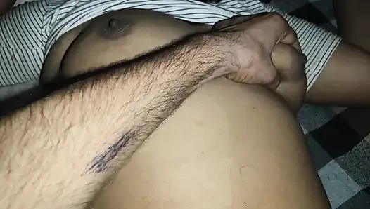 Me apne kamre me so rahi thi  mere sotele bhai ne  meri chut me apna land Pravesh kar diya