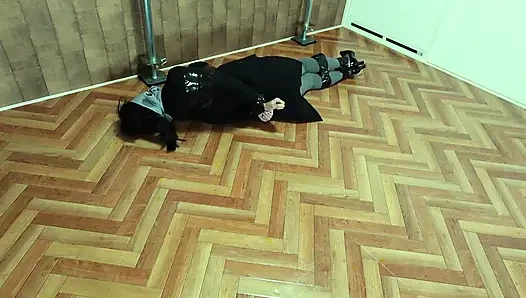 Die anvisierte Bürofrau wurde mit Klebeband gefesselt