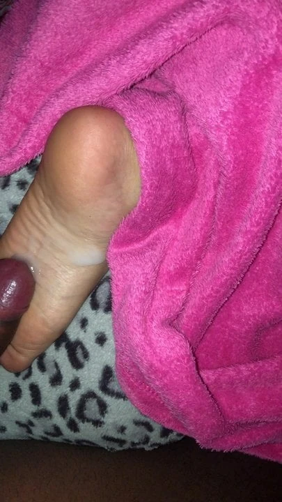 cum on her little feet in secret! First cumshot
