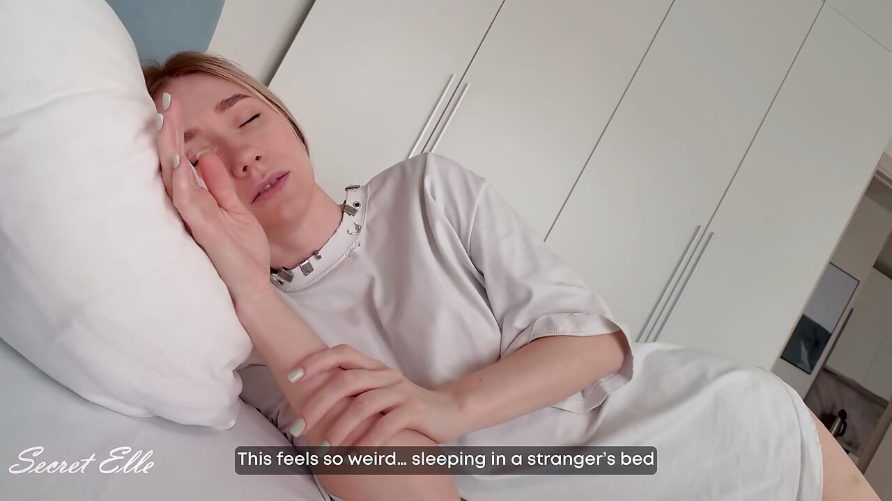 J envoie Bonne nuit a mon mec... pendant qu un INCONNU me remplit avec son RAW CREAMPIE
