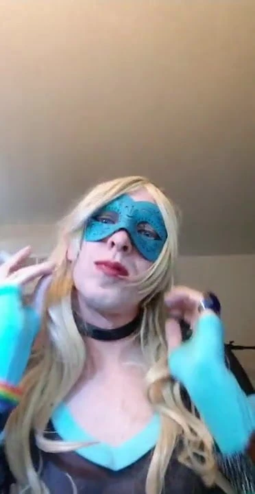 Can't Hold Her Back CD Getting Ready