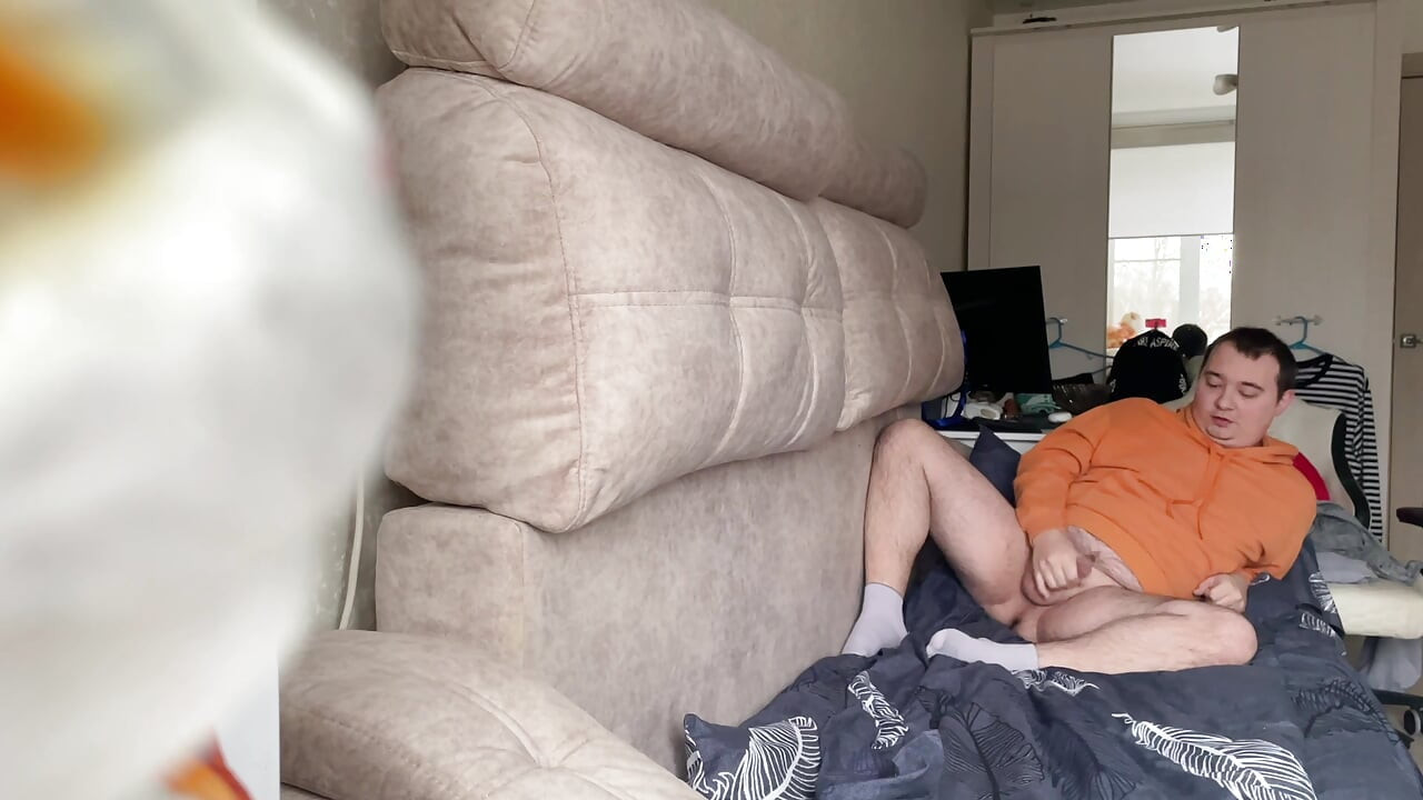 Young guy Limara19981 masturbates and enjoys orgasm