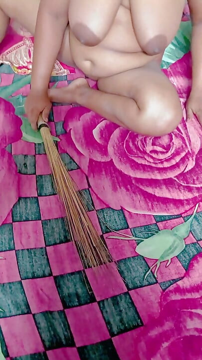 Stepmom clean the bed in the time fucked stepson of doggy staile on bed.