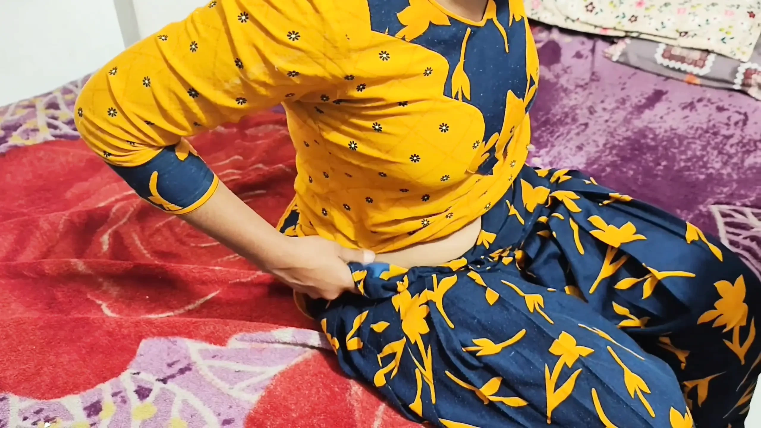 Hintli kız hintçe ses kaydında kendi öğretmeniyle seks yapıyor