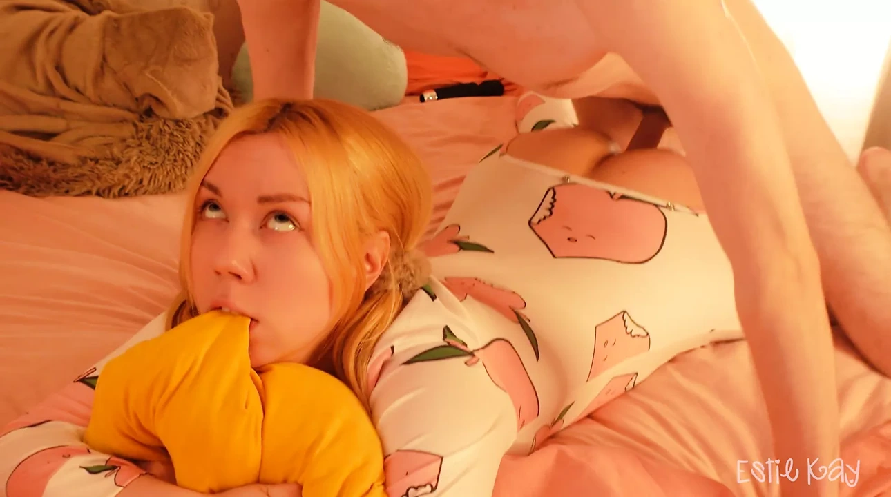 继父治疗继女的肛交成瘾症。淫荡少女的大肚肛交