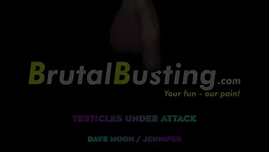 Hoden unter dem Sturm! Baseballschläger, Tennisballwerfer, Treten, Stampfen und mehr - Dave Moon - Jennifer - Bbusting